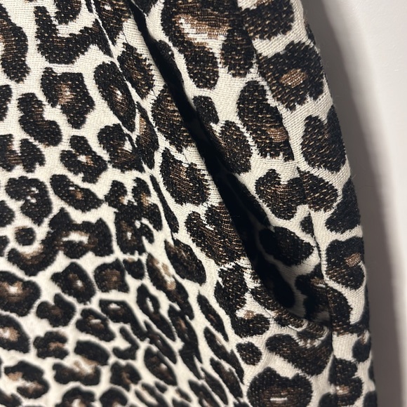 Sanctuary cheata print skirt with pockets size small. Perfect Fall piece - Picture 6 of 7